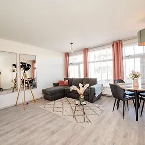 amsterdam-beach-apartment-44.zandvoort-hotels.com/