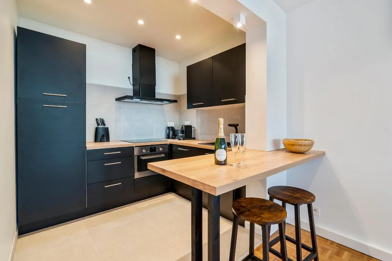 Fantastically Located Modern Apartment With Garage Available Ostend 0*,